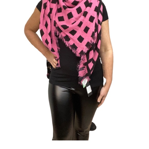 NWT Nordstrom pink & black checkered blanket scarf O/S - Picture 5 of 6